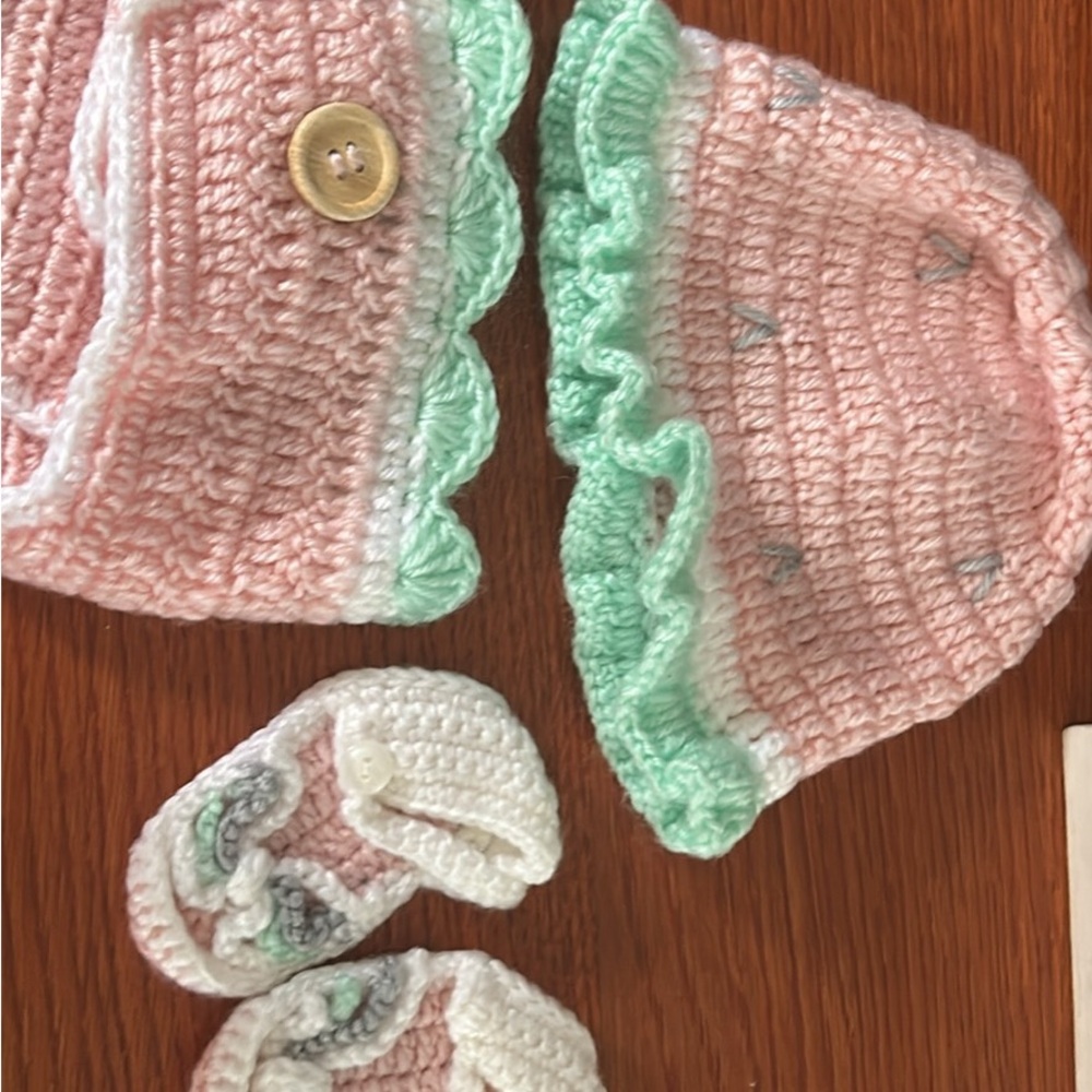 Knitted pink outfit set size 0-6m